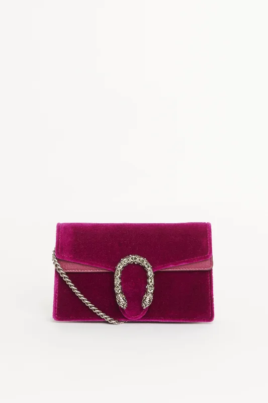 Women Gucci bags with a snap - button closure and a decorative charmMagenta Velvet Preowned Super Mini Dionysus Crossbody Bag