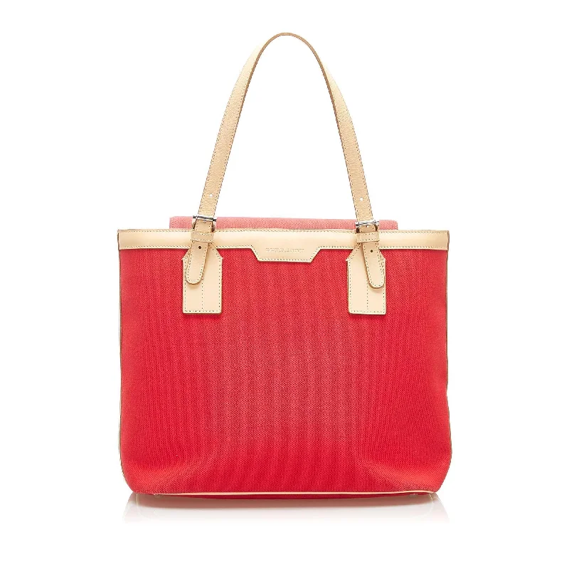 Statement - Making Oversized Burberry BagsBurberry Leather Tote Bag (SHG-16313)