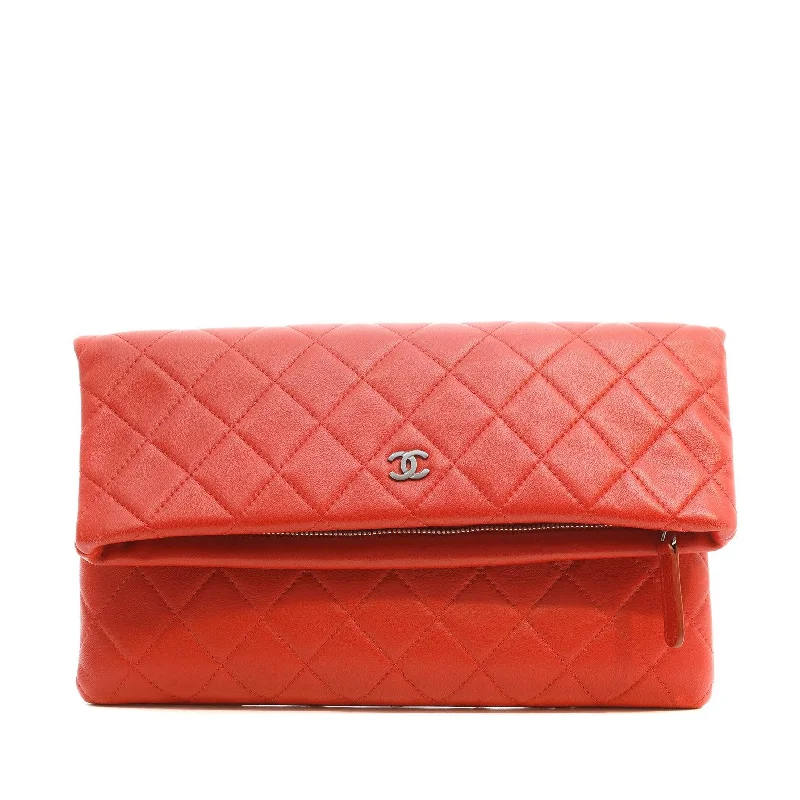 Chanel Vintage Inspired Handbag for Retro LoversChanel Red fold-over clutch