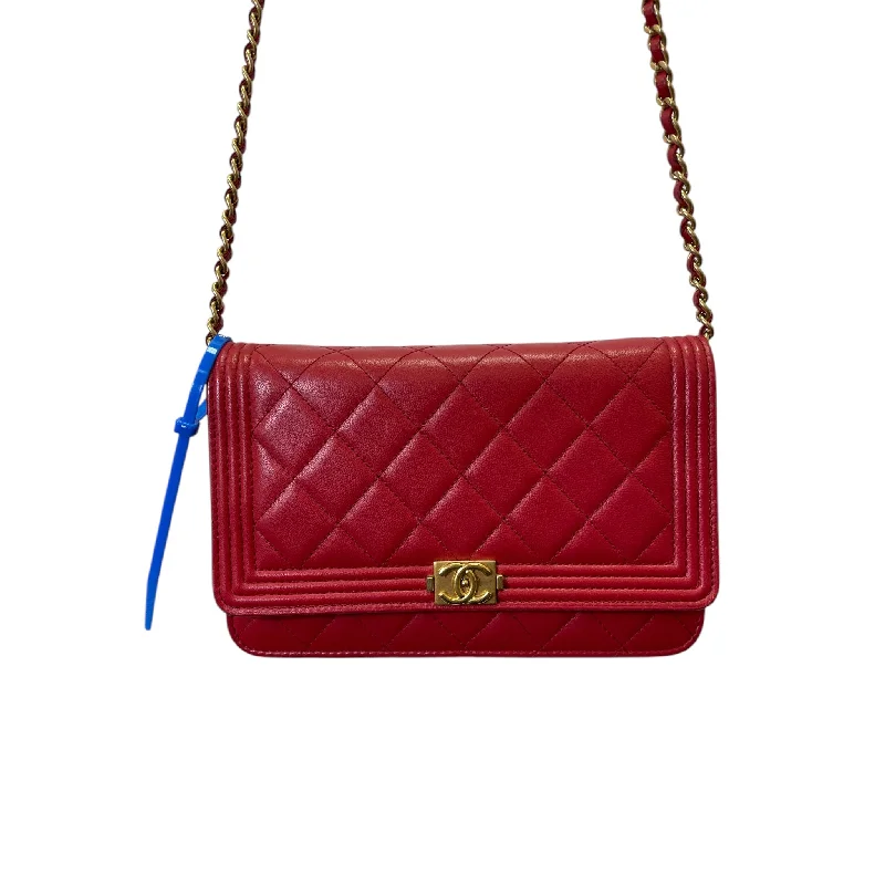 Chanel bags with iconic gold chainsCROSSBODY LUXURY DESIGNER by CHANEL In RED, Size: SMALL