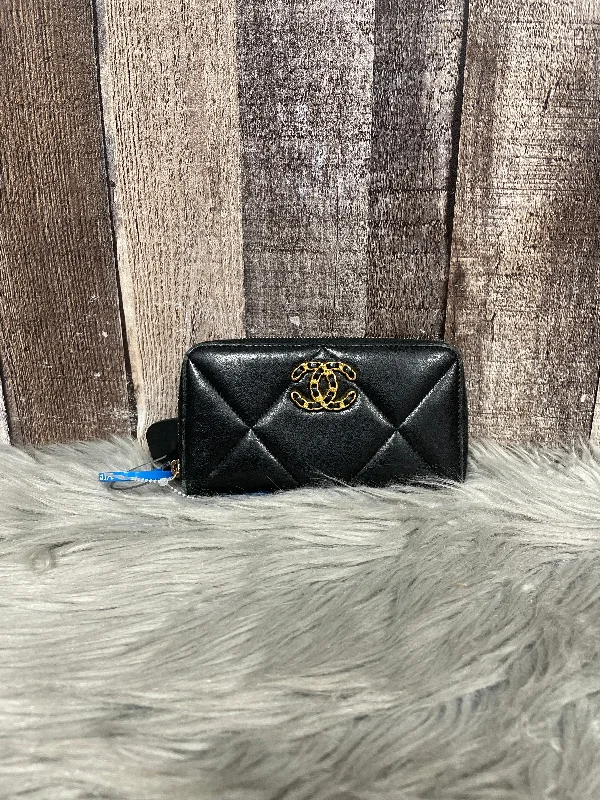 Chanel bags with leather and tweed combinationsWallet Luxury Designer By Chanel, Size: Medium