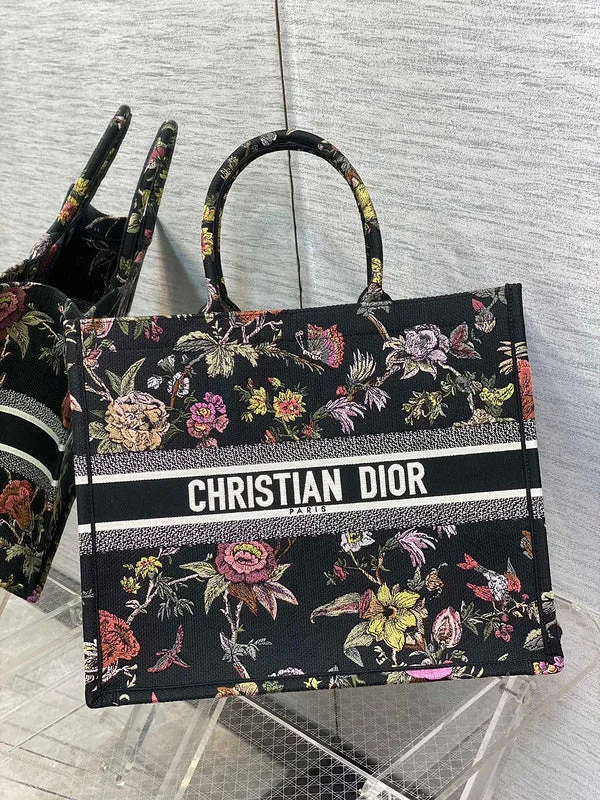 Trendsetting Christian Dior crossbody bags with a colorful strapChristian Dior  Bags - 3189