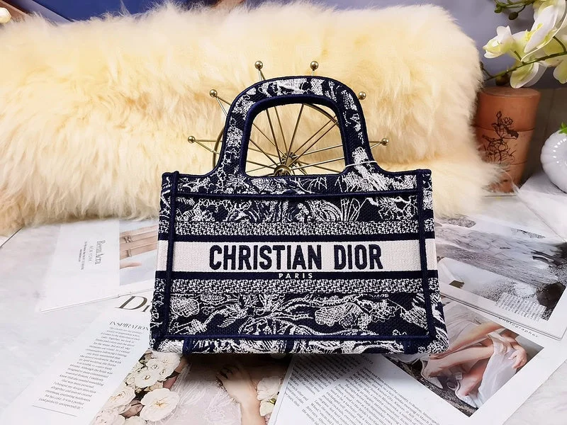 Christian Dior handbags with a removable shoulder strap for versatilityChristian Dior  Bags - 3418