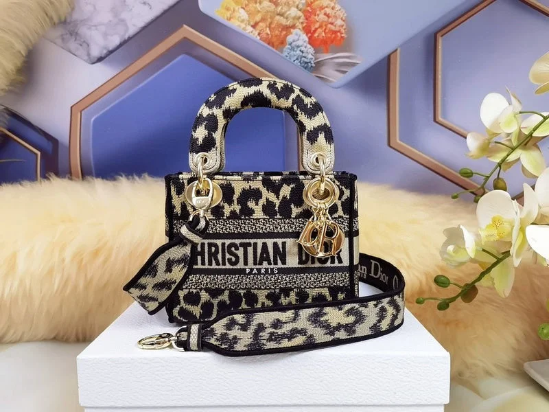 Fashion - forward Christian Dior tote bags for the modern womanChristian Dior  Bags - 4054