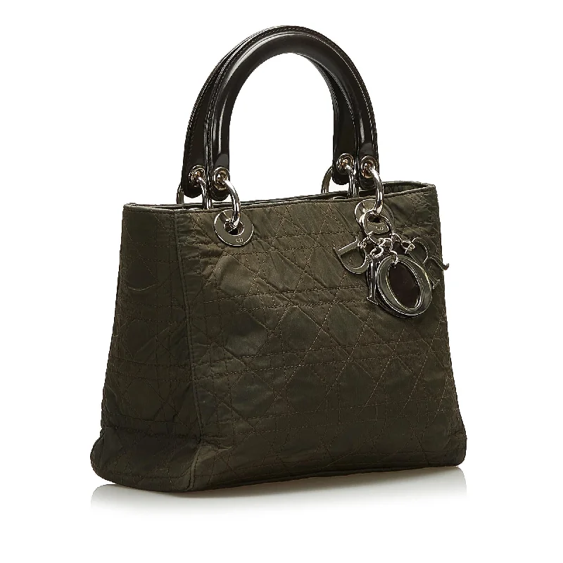 Christian Dior handbags with a snap - button closure and a decorative buckleDior Cannage Lady Dior (H9a200)