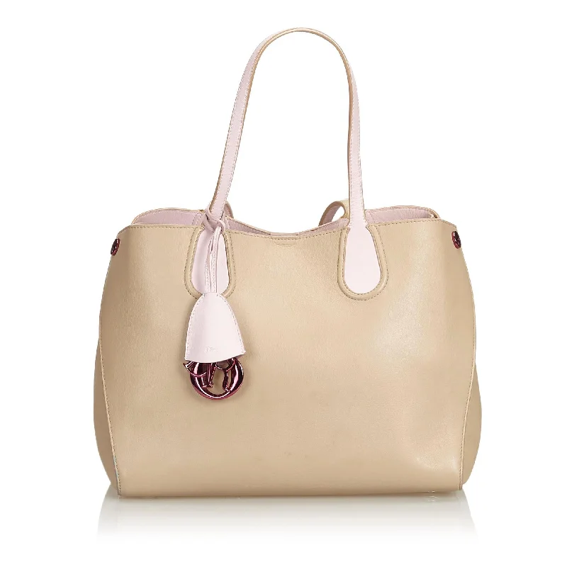 Contemporary Christian Dior handbags with a unique shapeDior Leather Addict Tote  (SHG-10001)