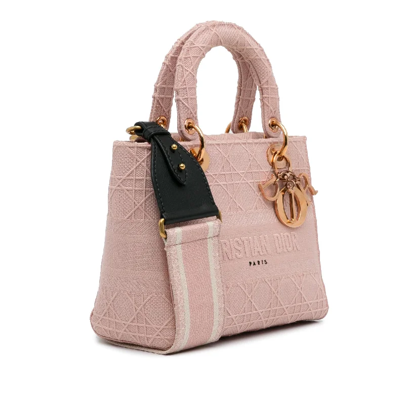 Christian Dior bags with a quilted pattern and gold - toned hardwareDior Medium Cannage Lady D-Lite (SHG-d6xnhQ)